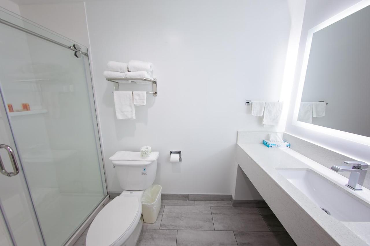 Travelodge Inn & Suites By Wyndham West Covina Rom bilde
